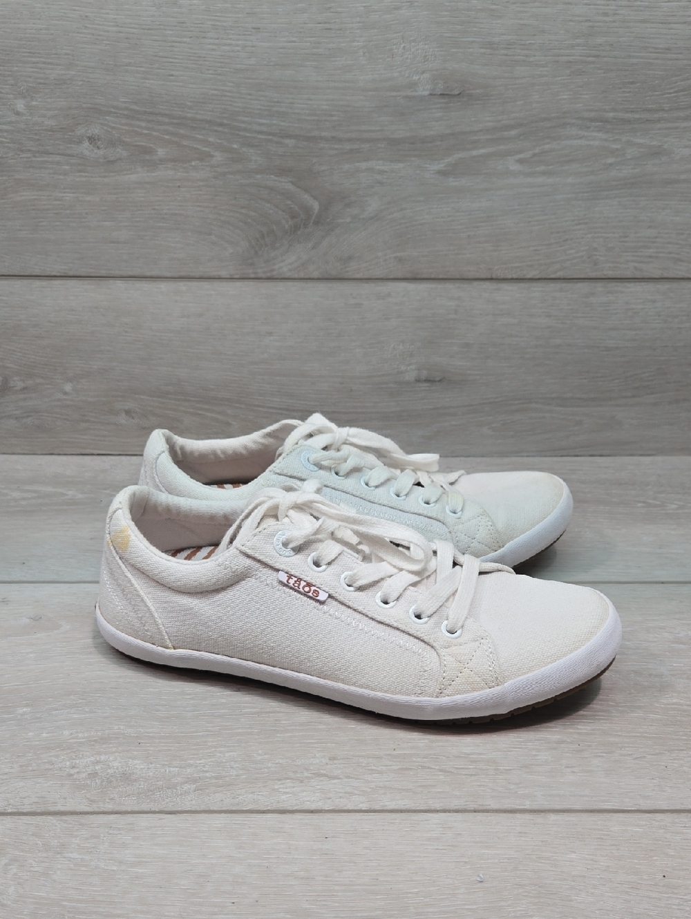 Taos Women's Star White Canvas Sneakers Shoes Sz 8.5